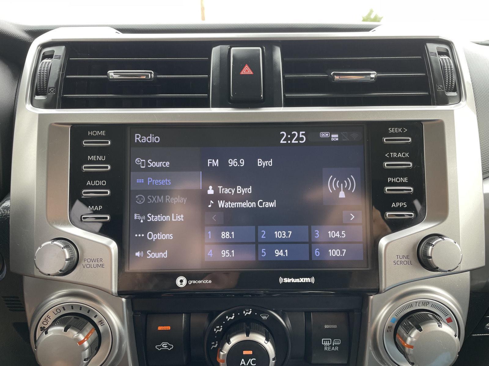 Vehicle photo 25