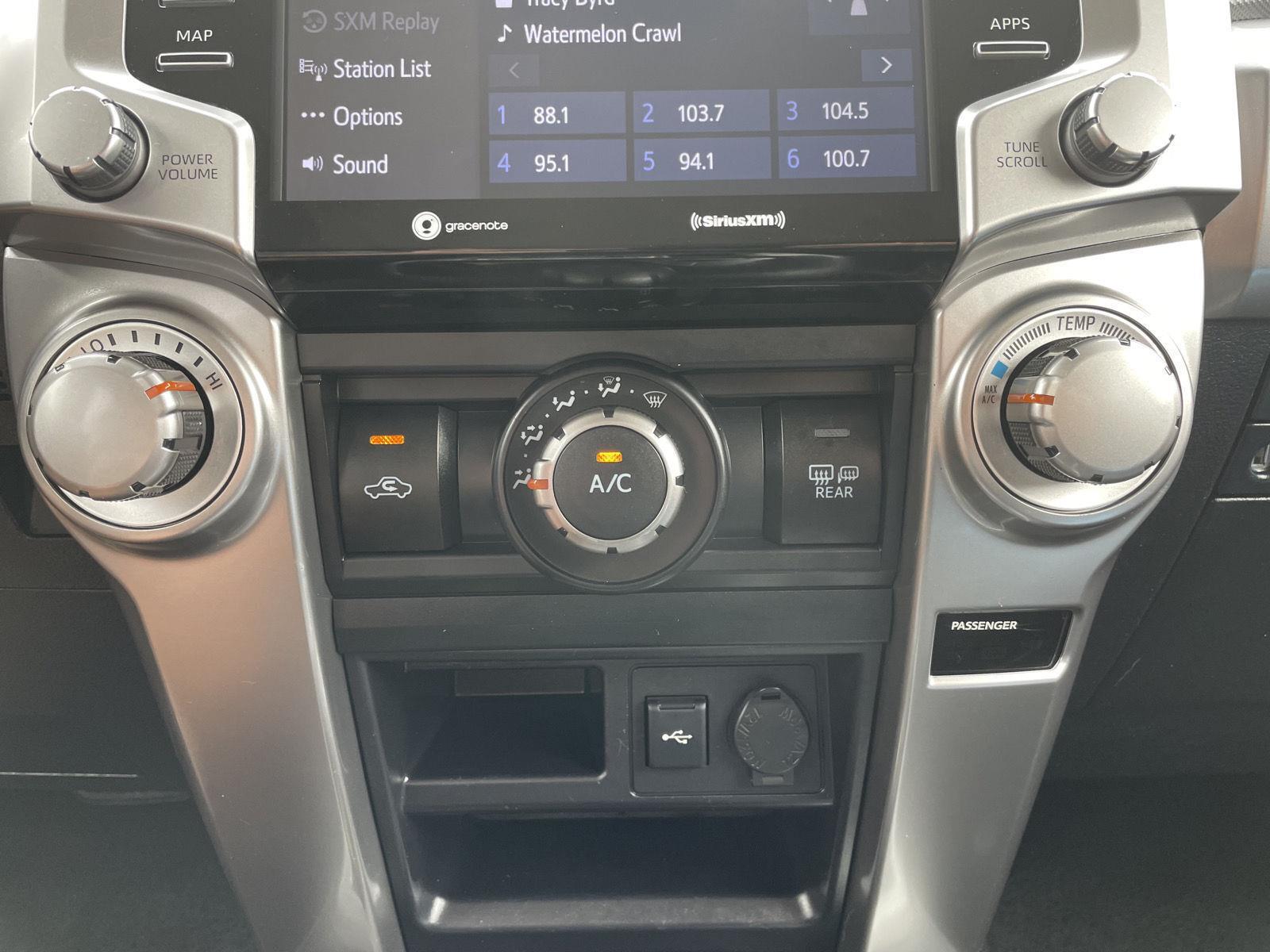 Vehicle photo 26