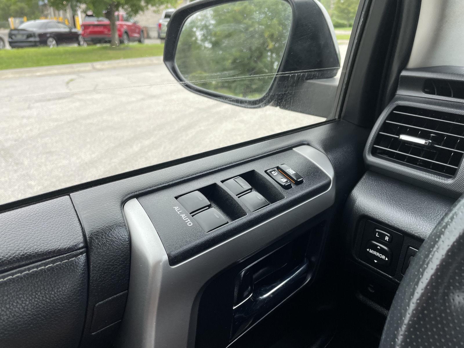 Vehicle photo 28
