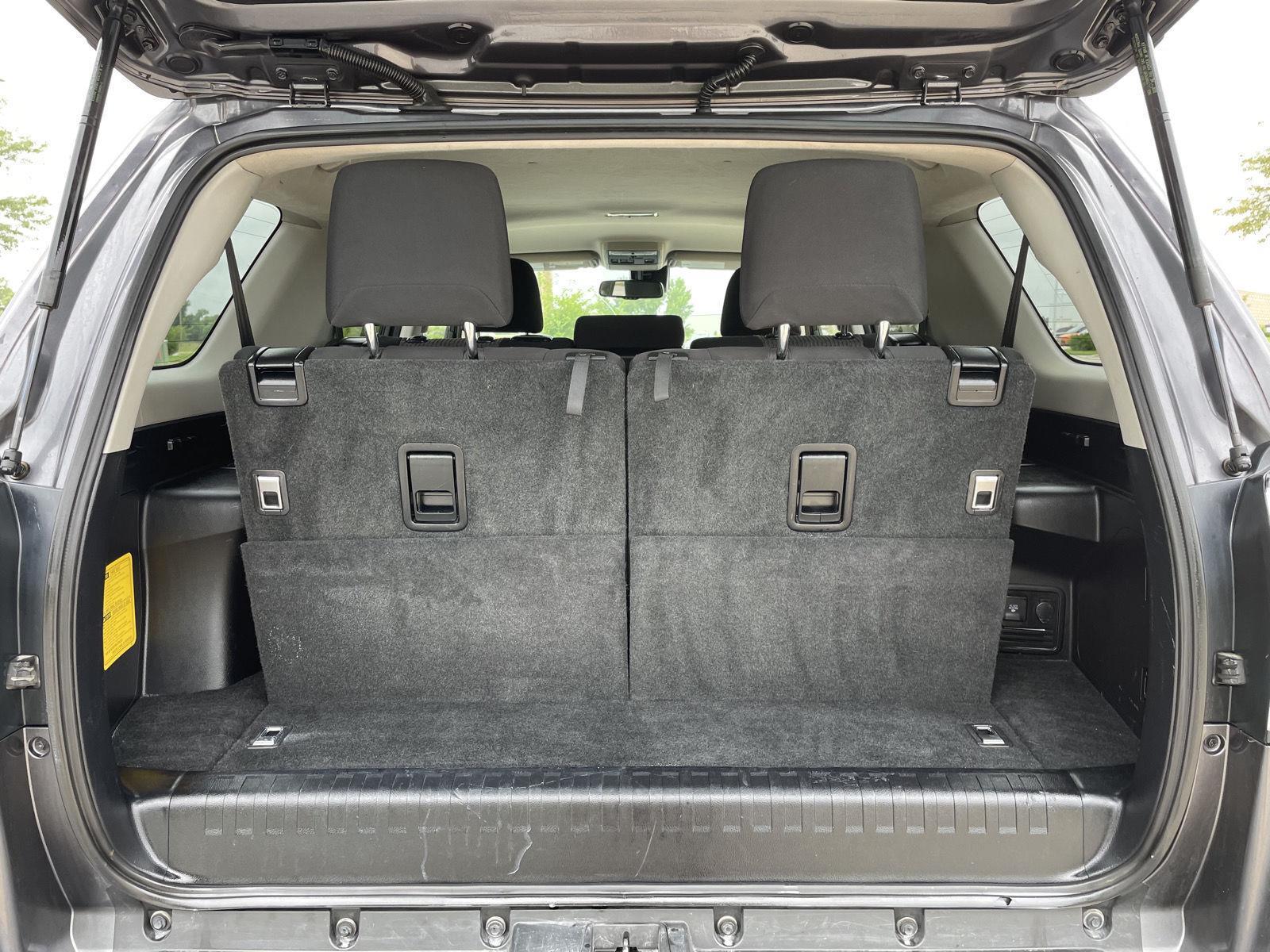 Vehicle photo 33