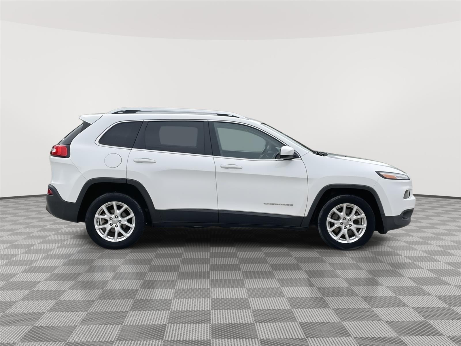 Vehicle photo 6