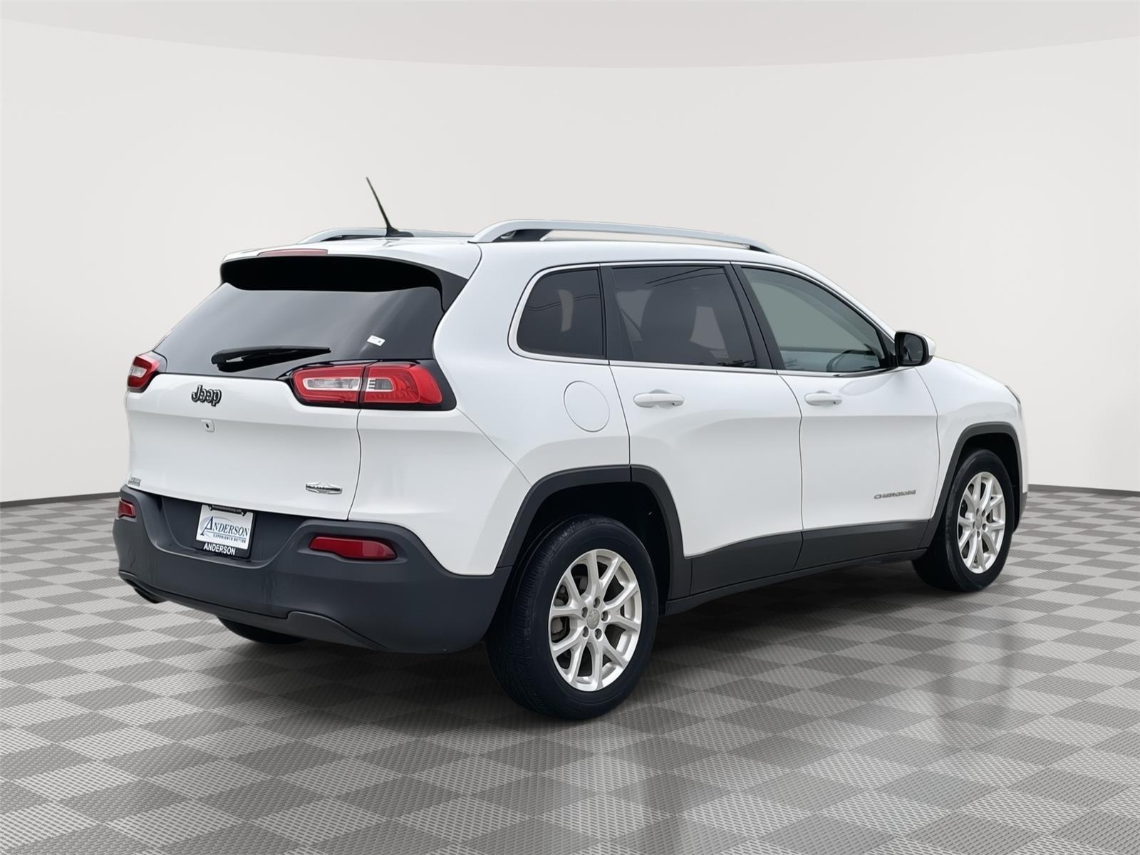 Vehicle photo 7
