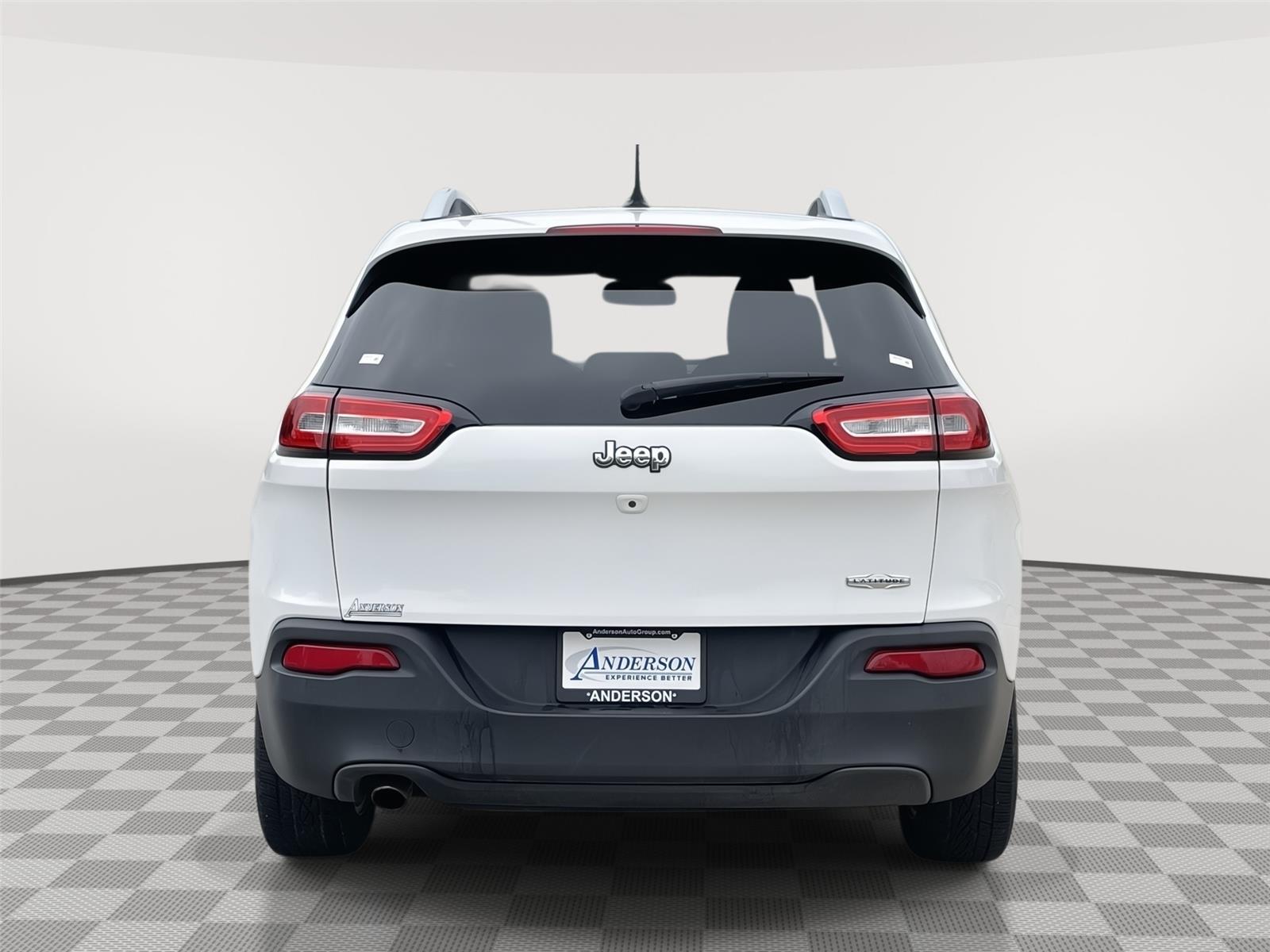 Vehicle photo 8