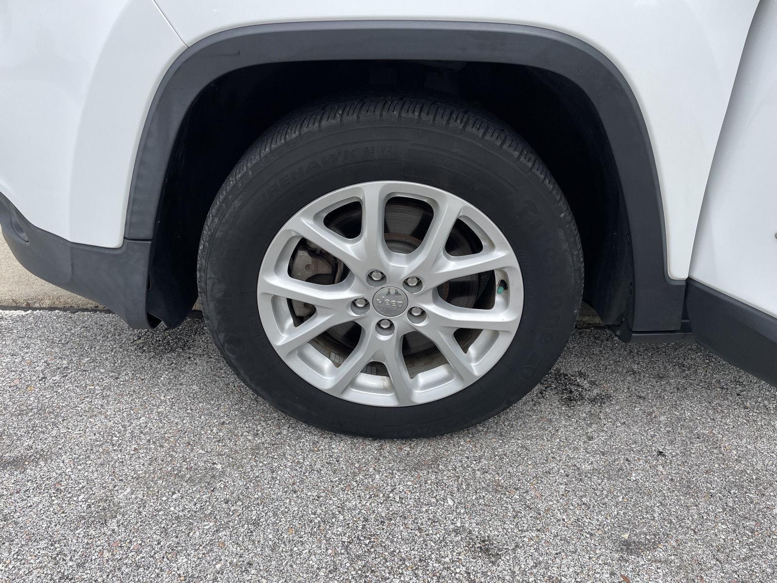 Vehicle photo 10