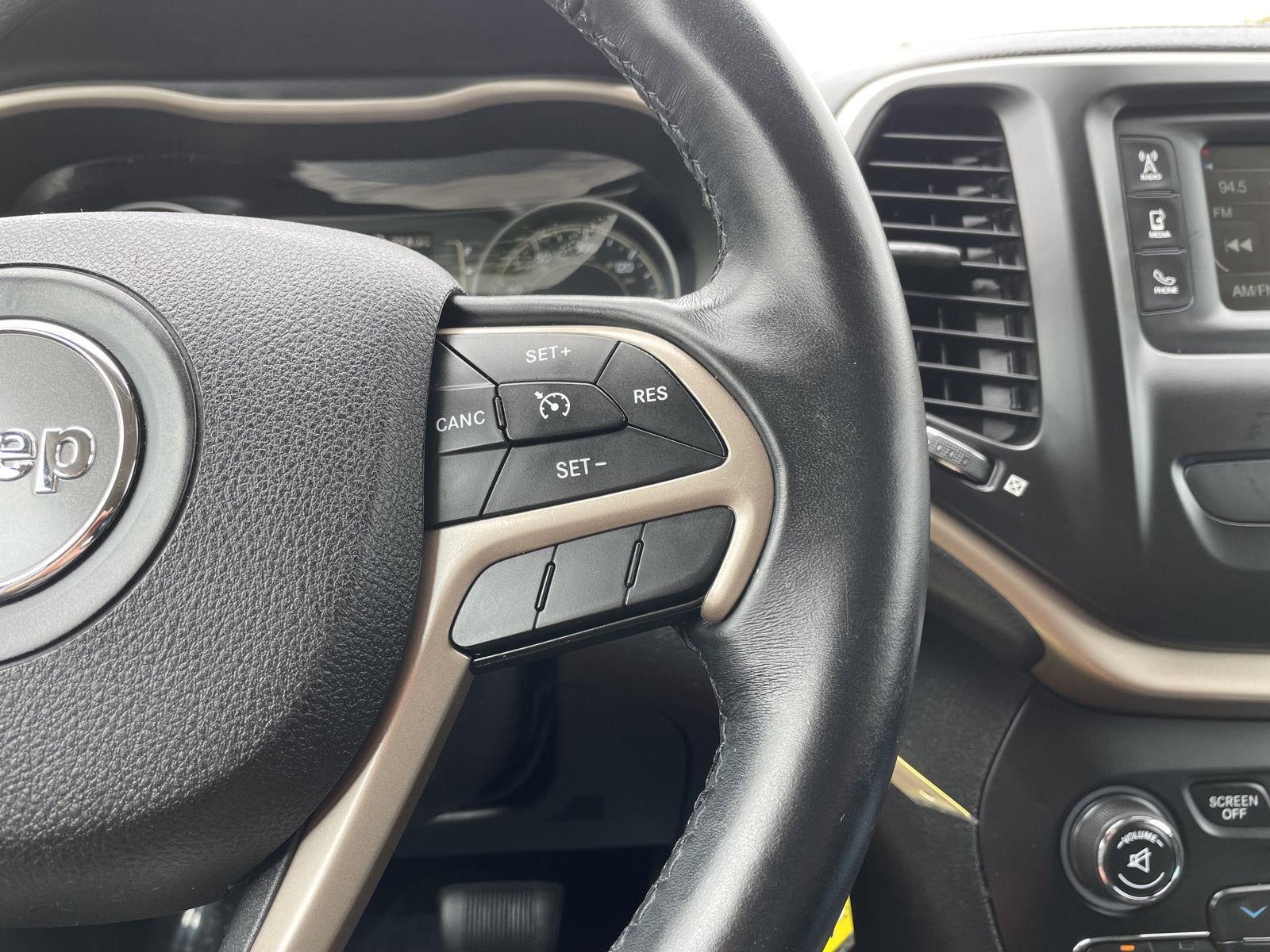 Vehicle photo 13