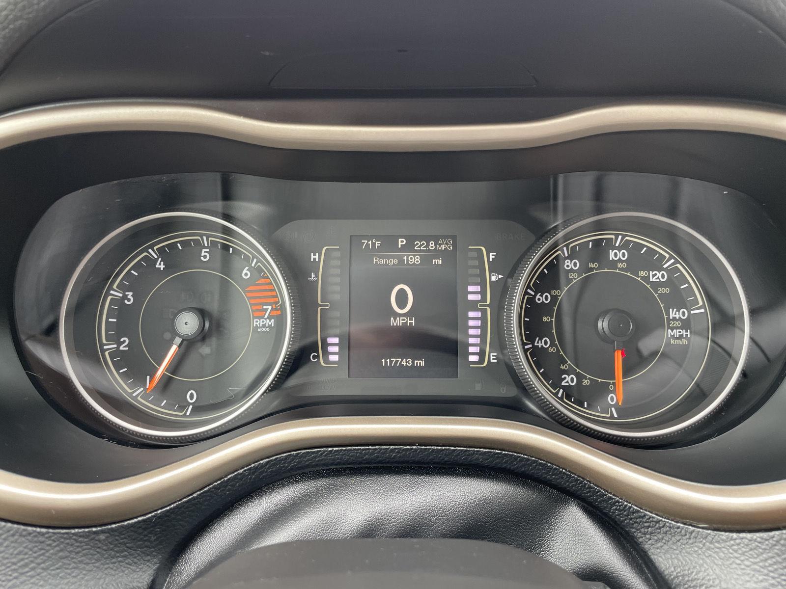 Vehicle photo 14