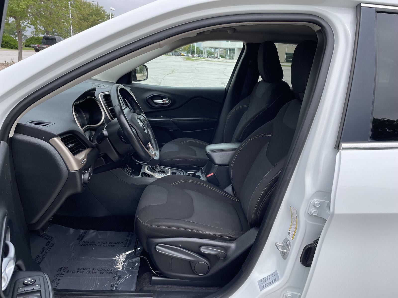 Vehicle photo 16