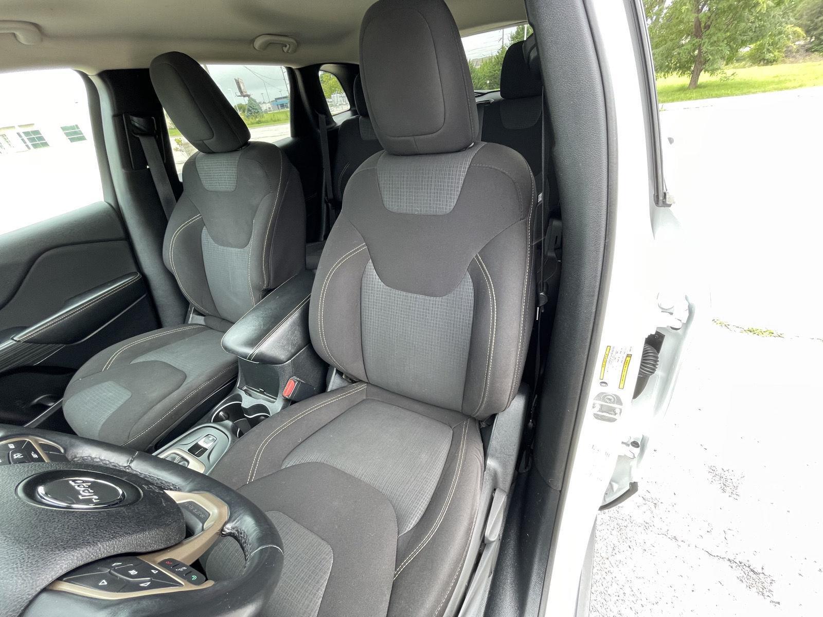 Vehicle photo 17