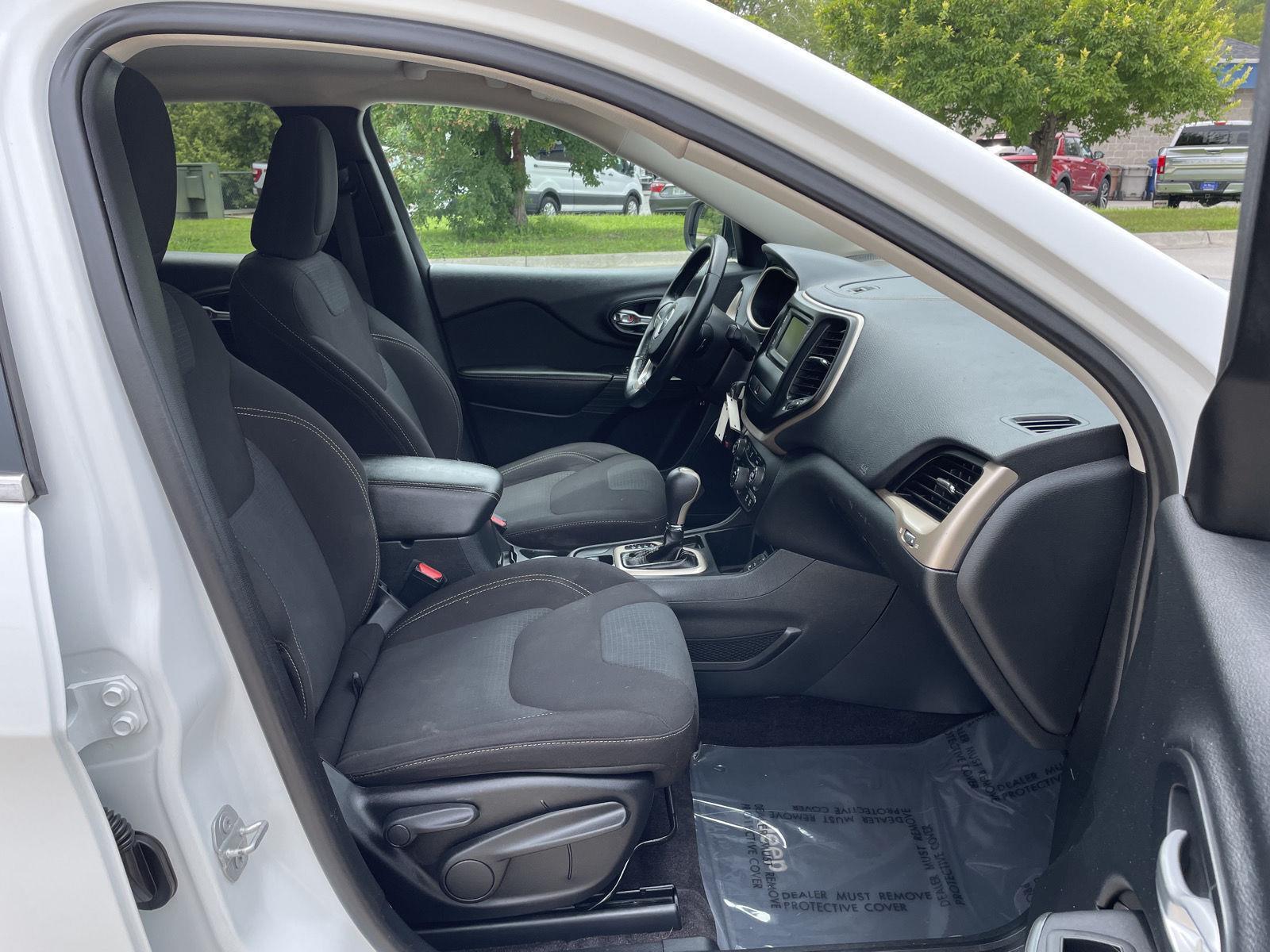 Vehicle photo 18