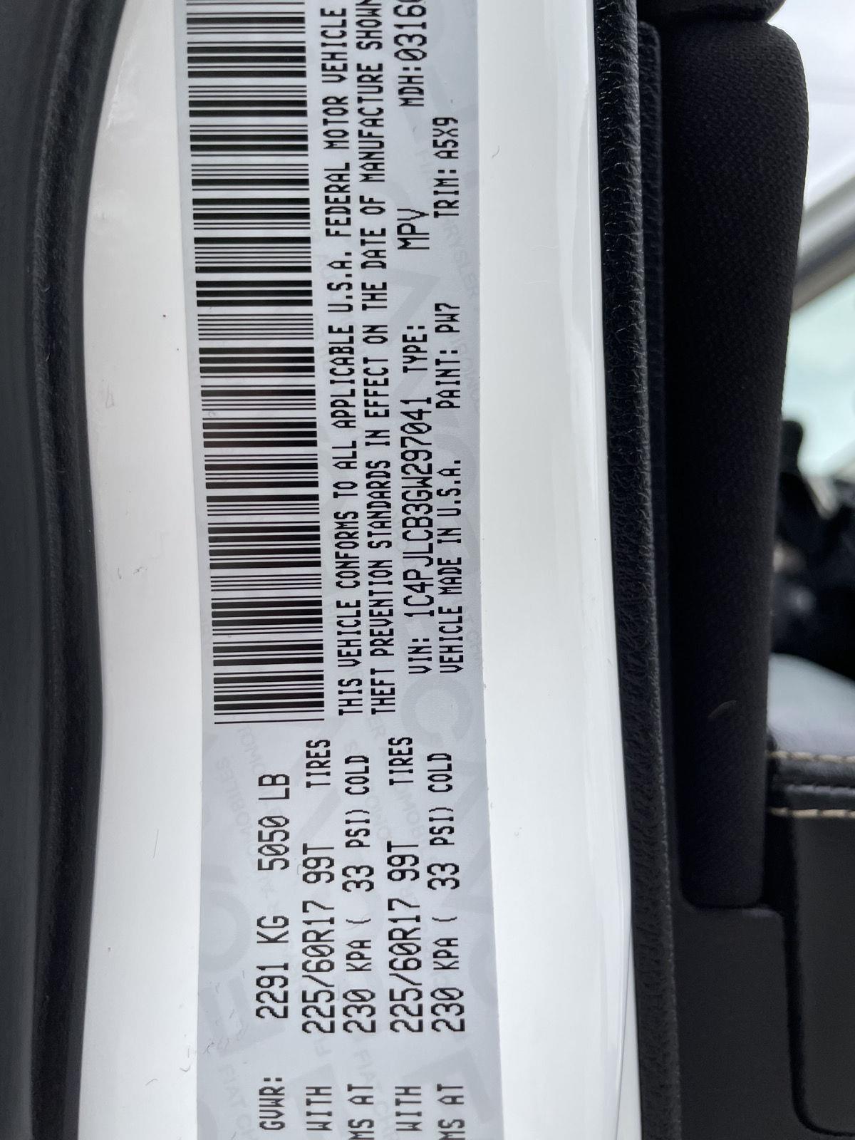 Vehicle photo 28