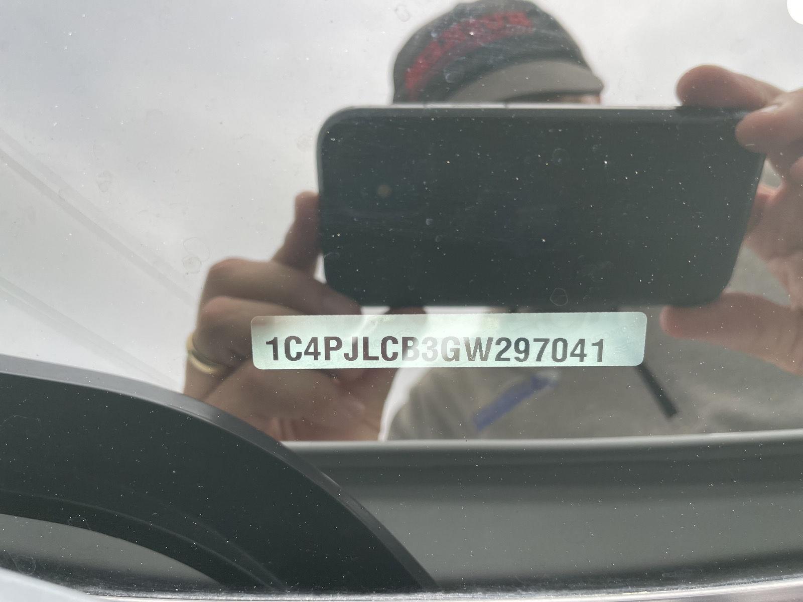 Vehicle photo 29