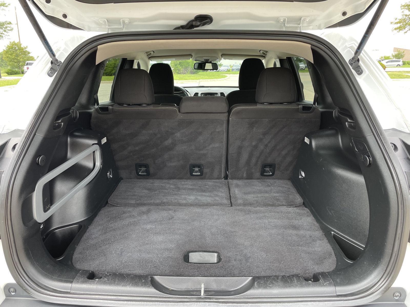 Vehicle photo 30