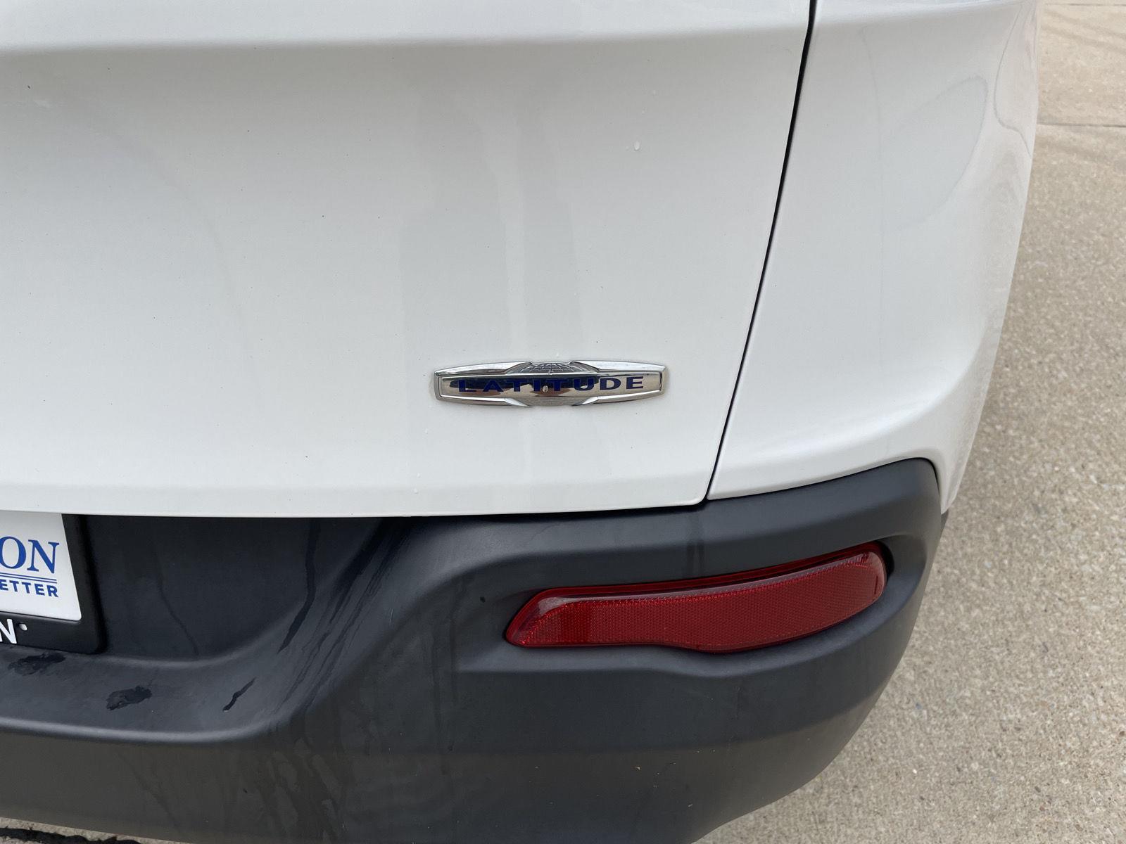 Vehicle photo 32