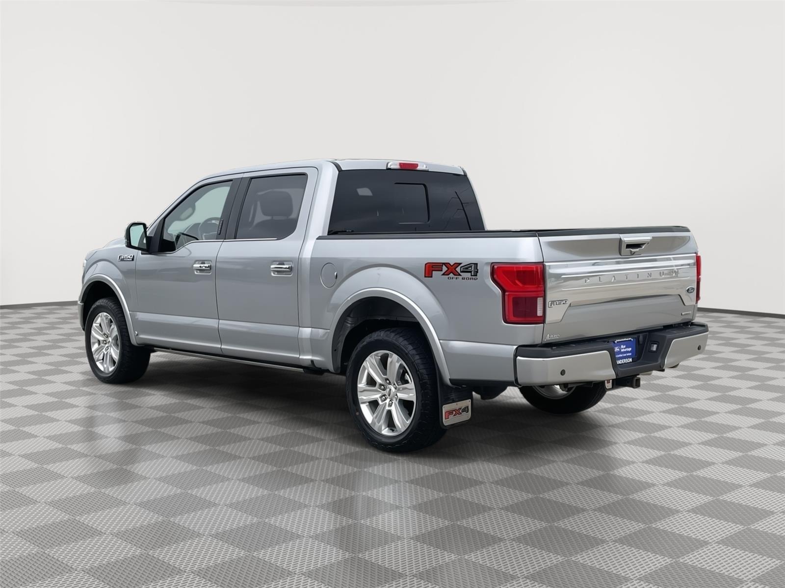 Vehicle photo 9