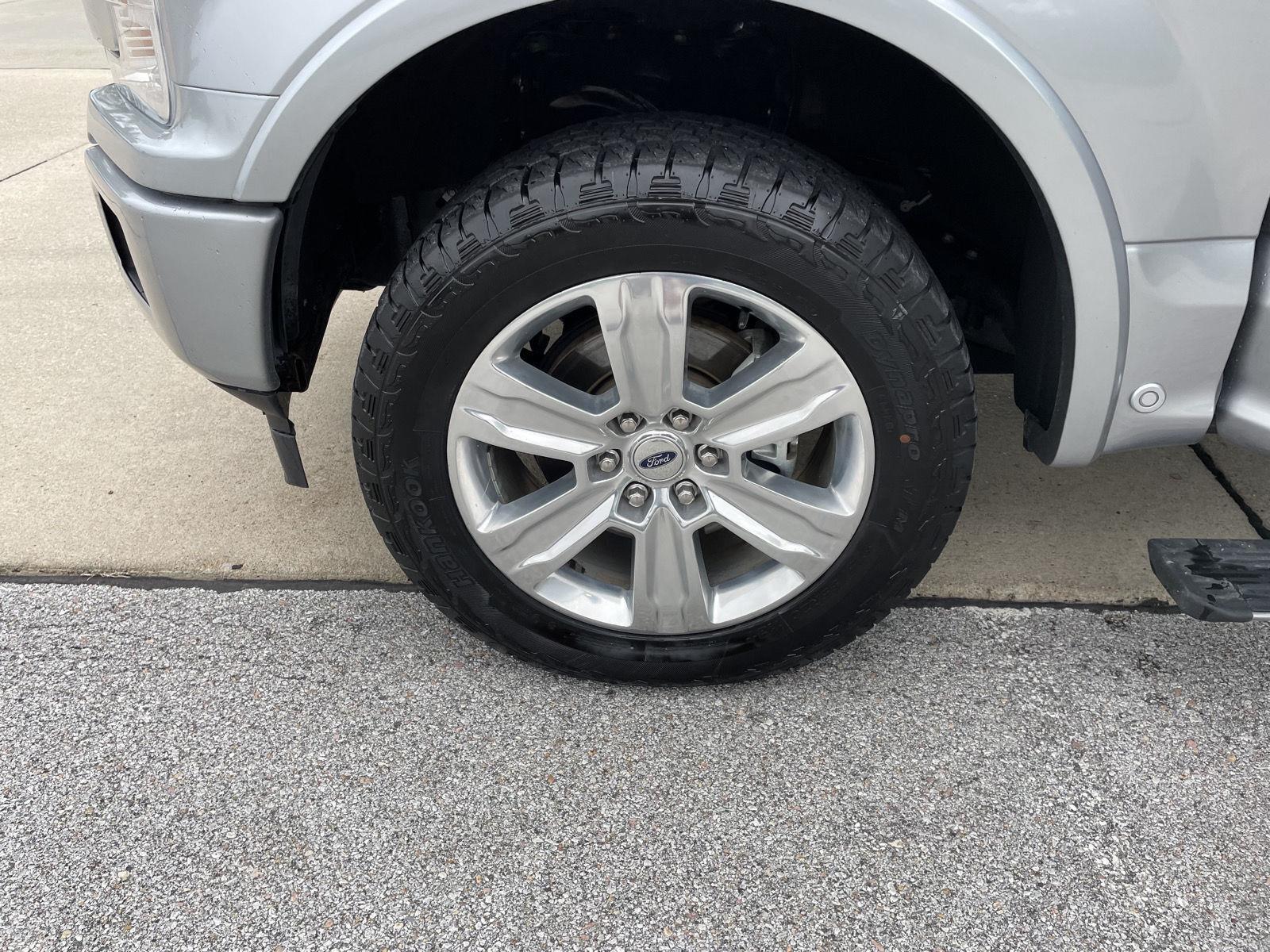Vehicle photo 10