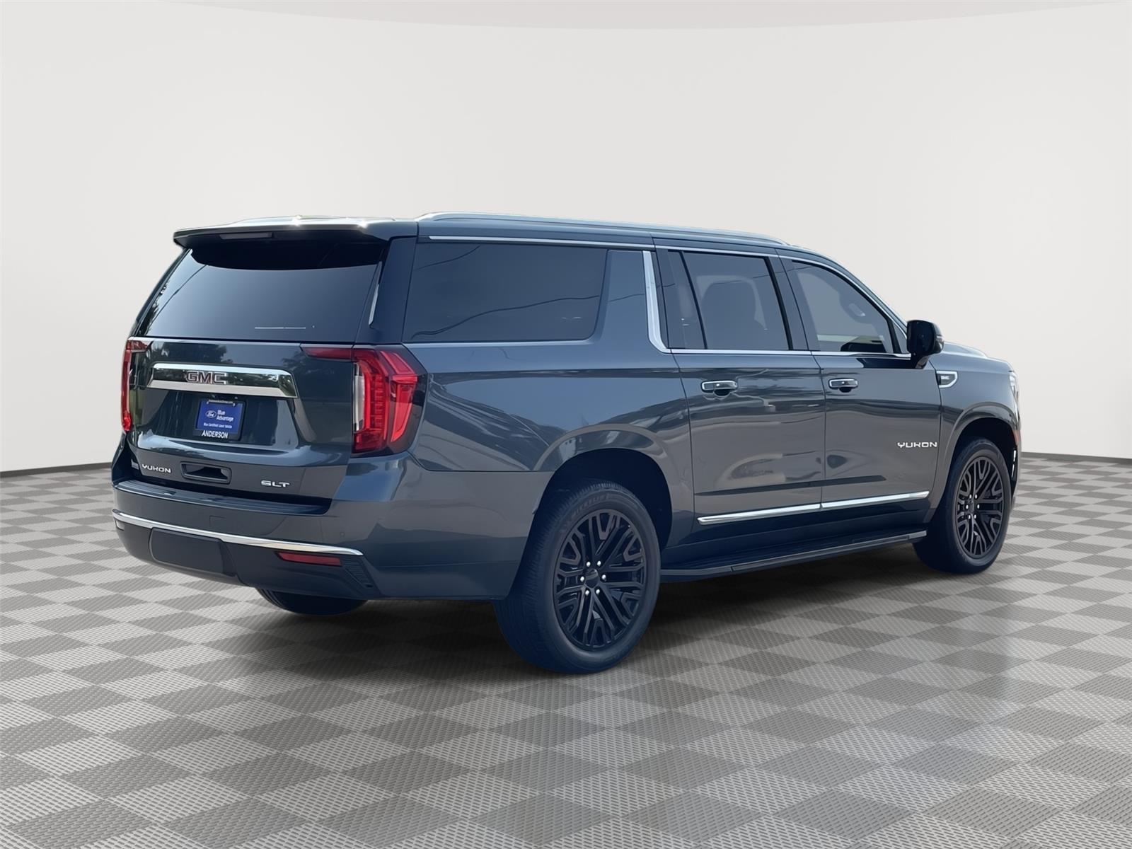 Vehicle photo 7