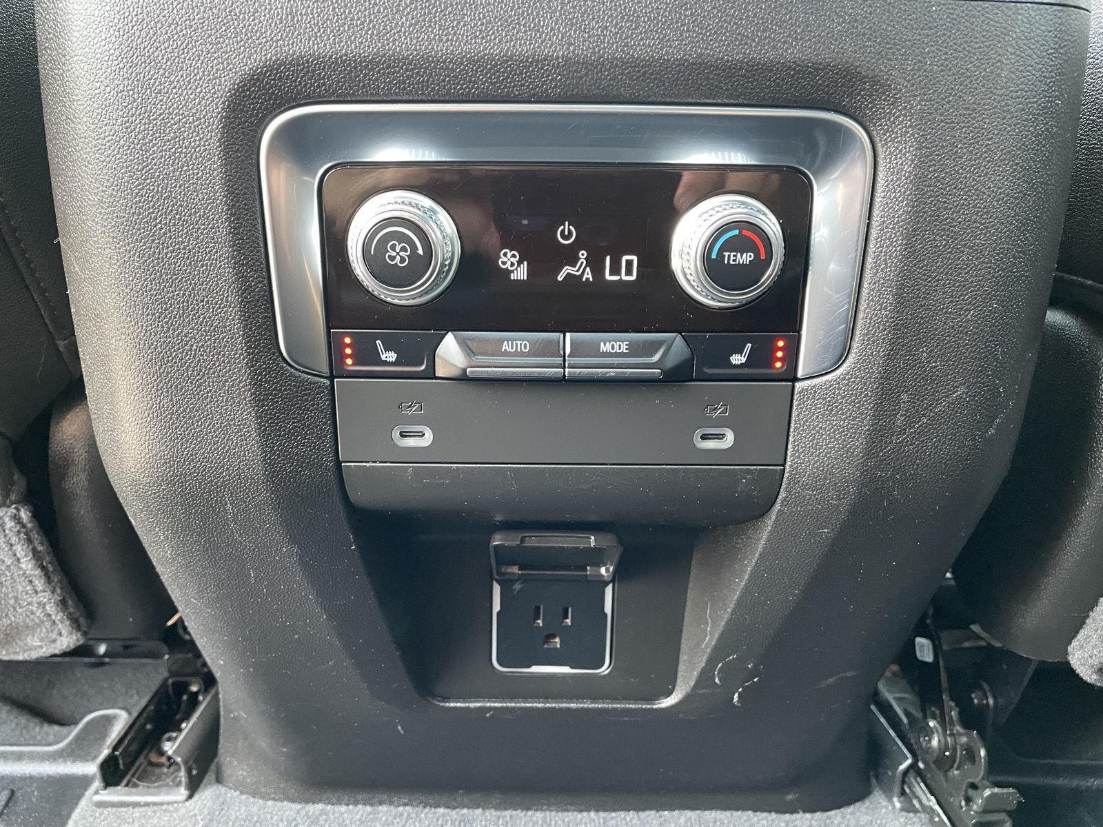 Vehicle photo 21