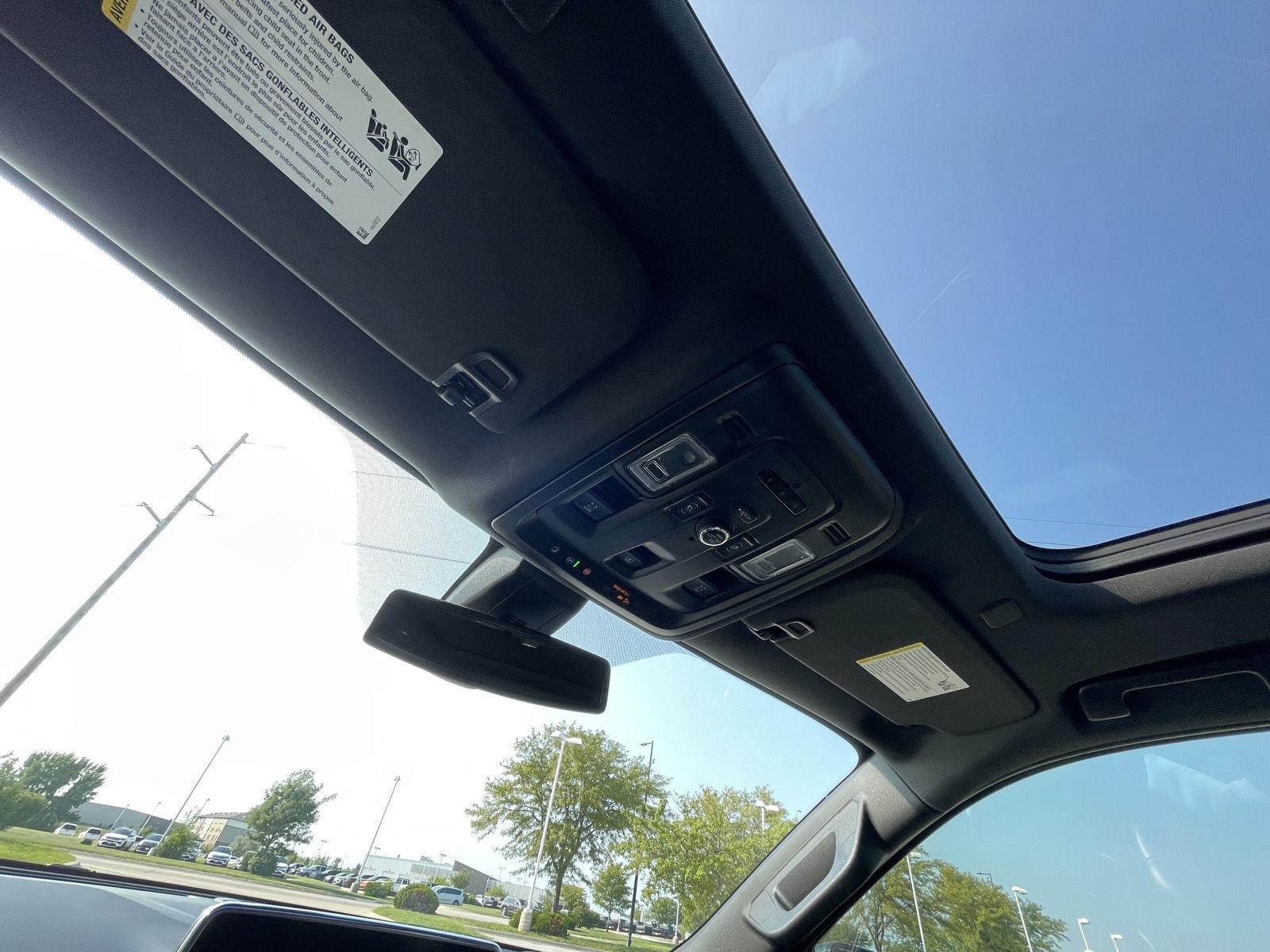 Vehicle photo 23