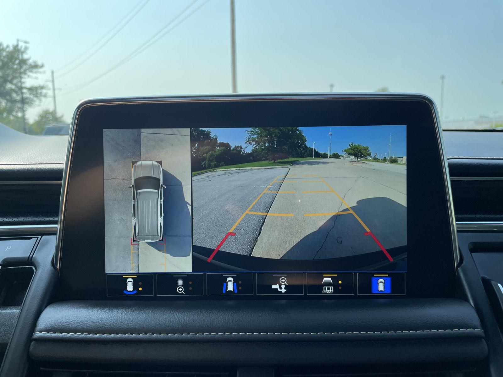 Vehicle photo 26