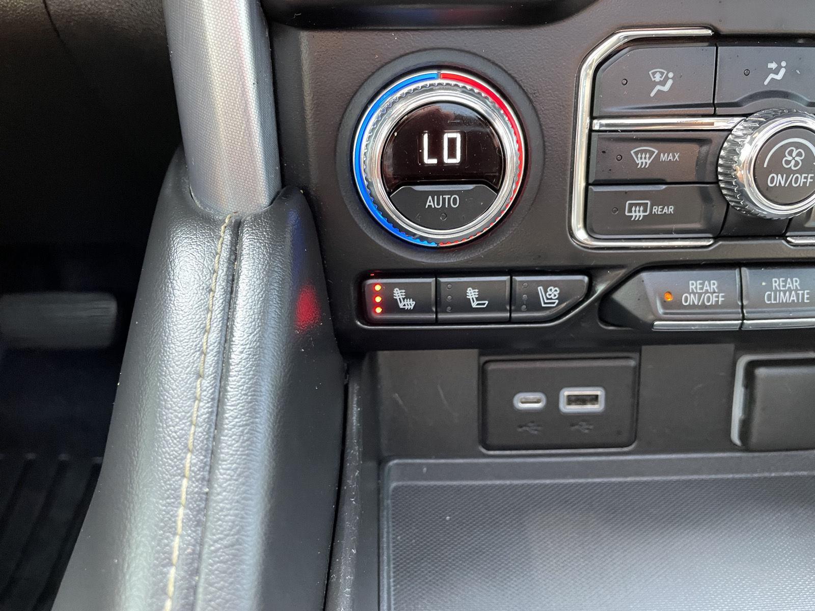 Vehicle photo 30