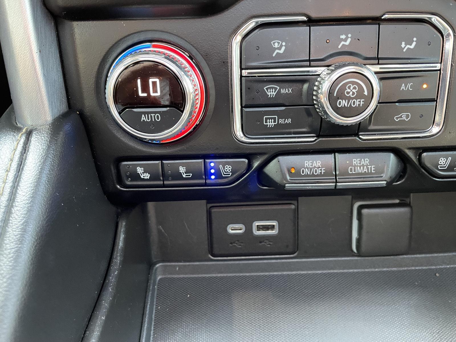 Vehicle photo 31