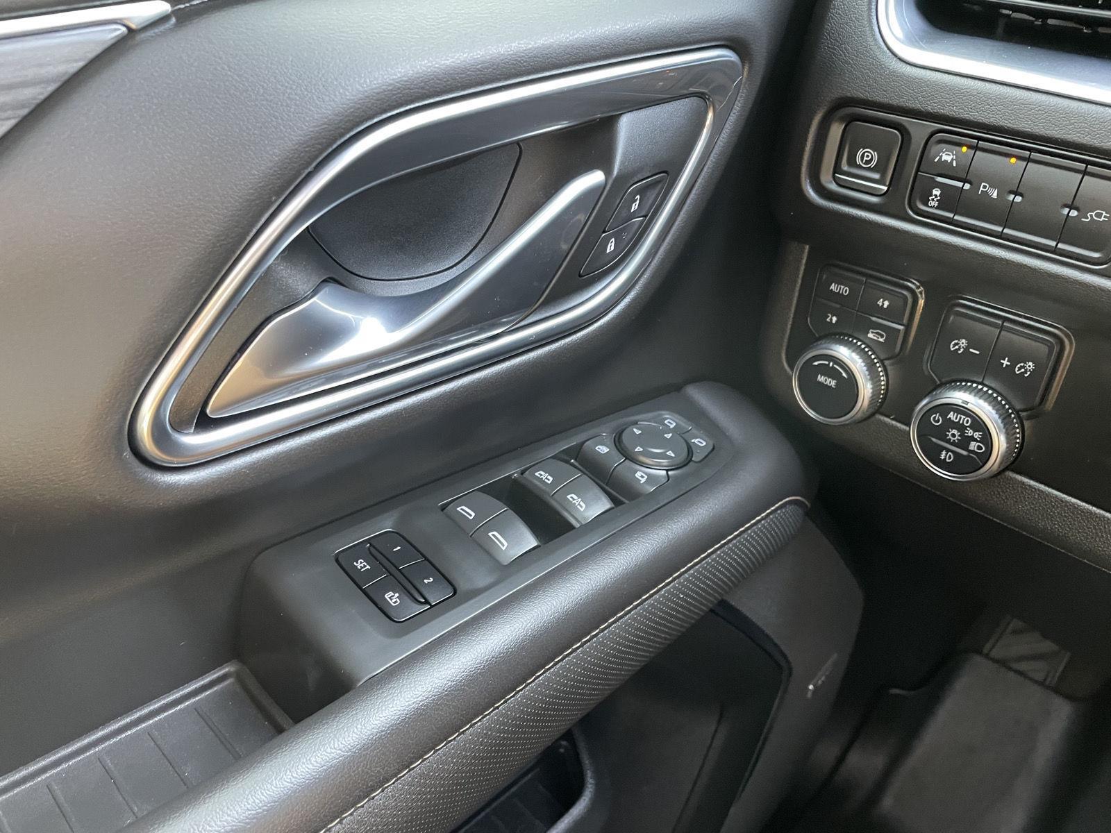 Vehicle photo 34