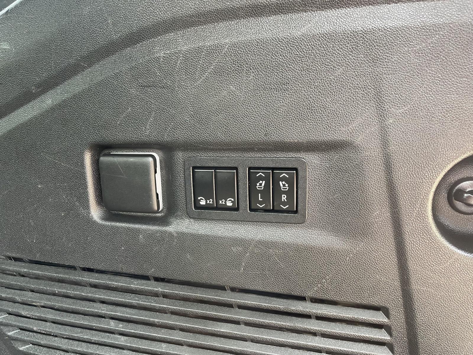 Vehicle photo 40