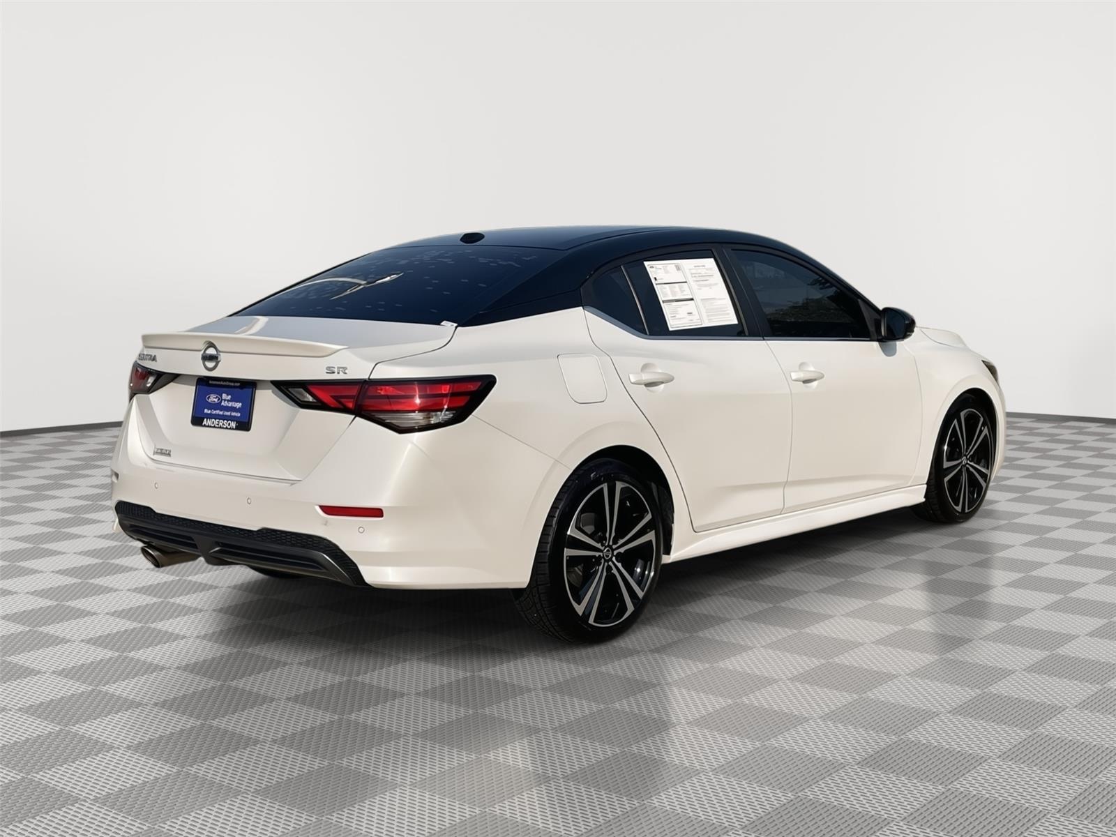 Vehicle photo 7