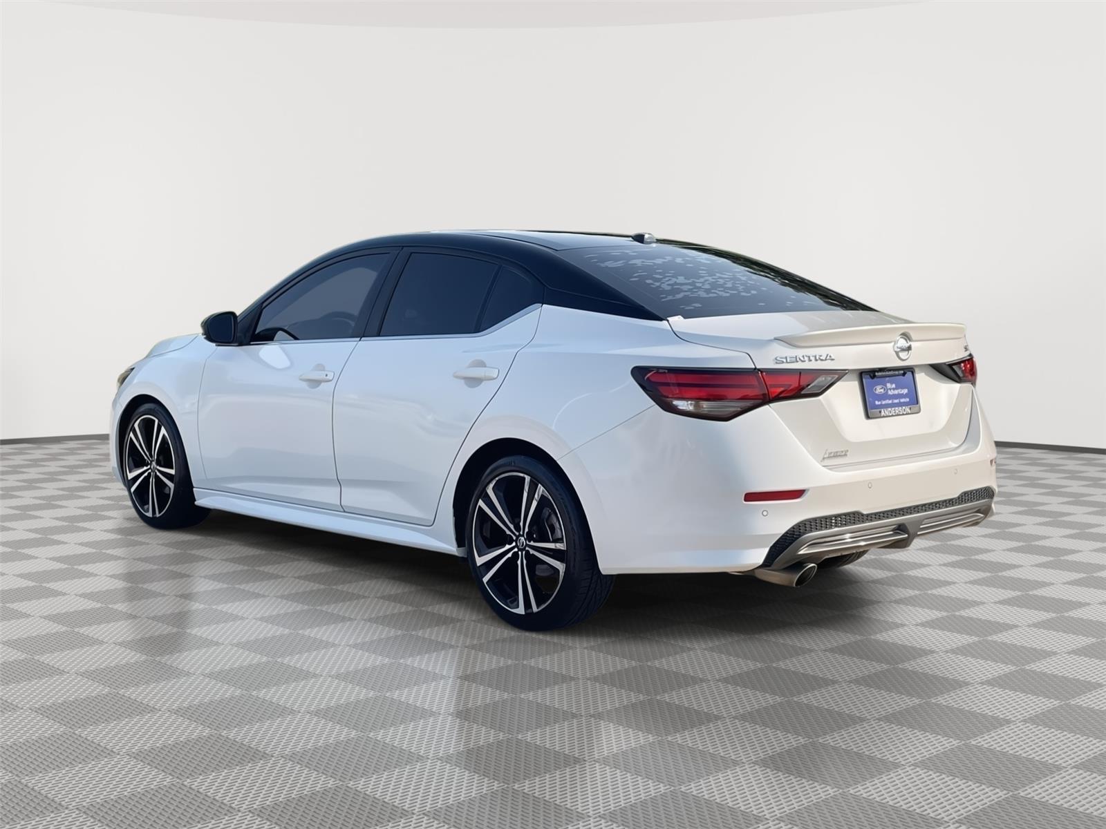 Vehicle photo 9
