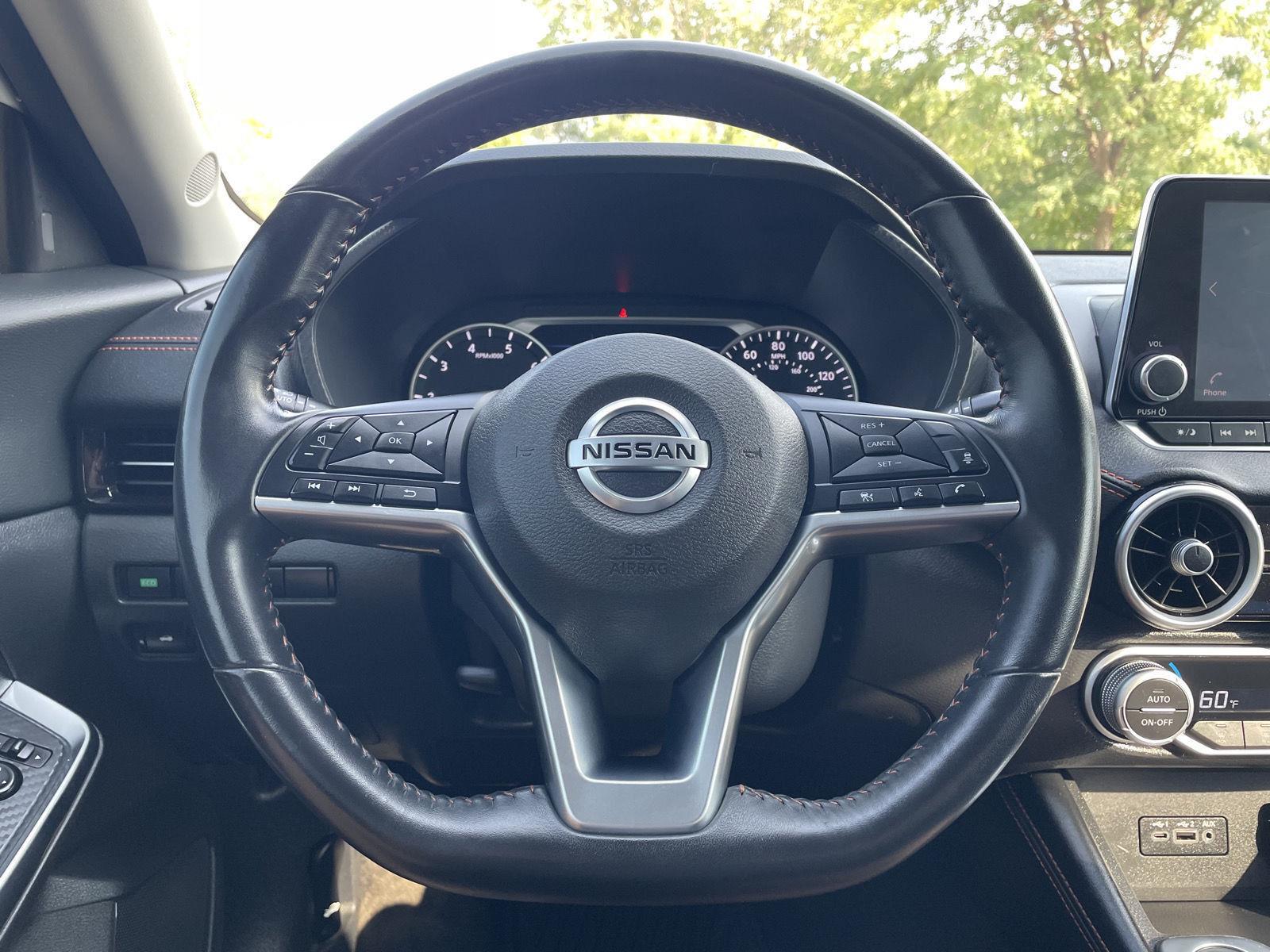 Vehicle photo 12