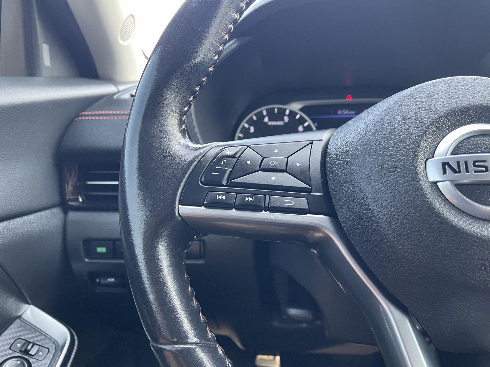 Vehicle photo 13