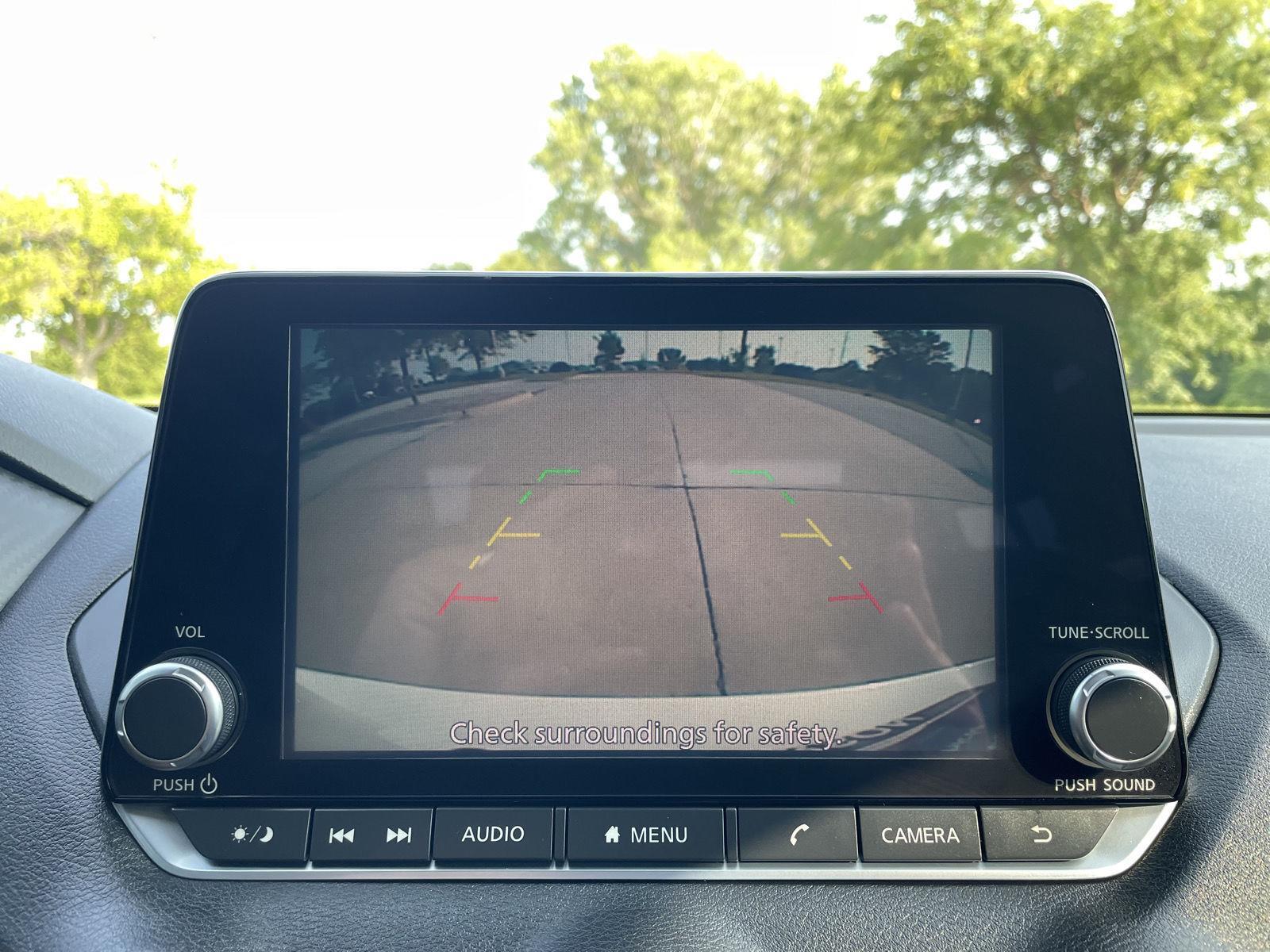 Vehicle photo 23
