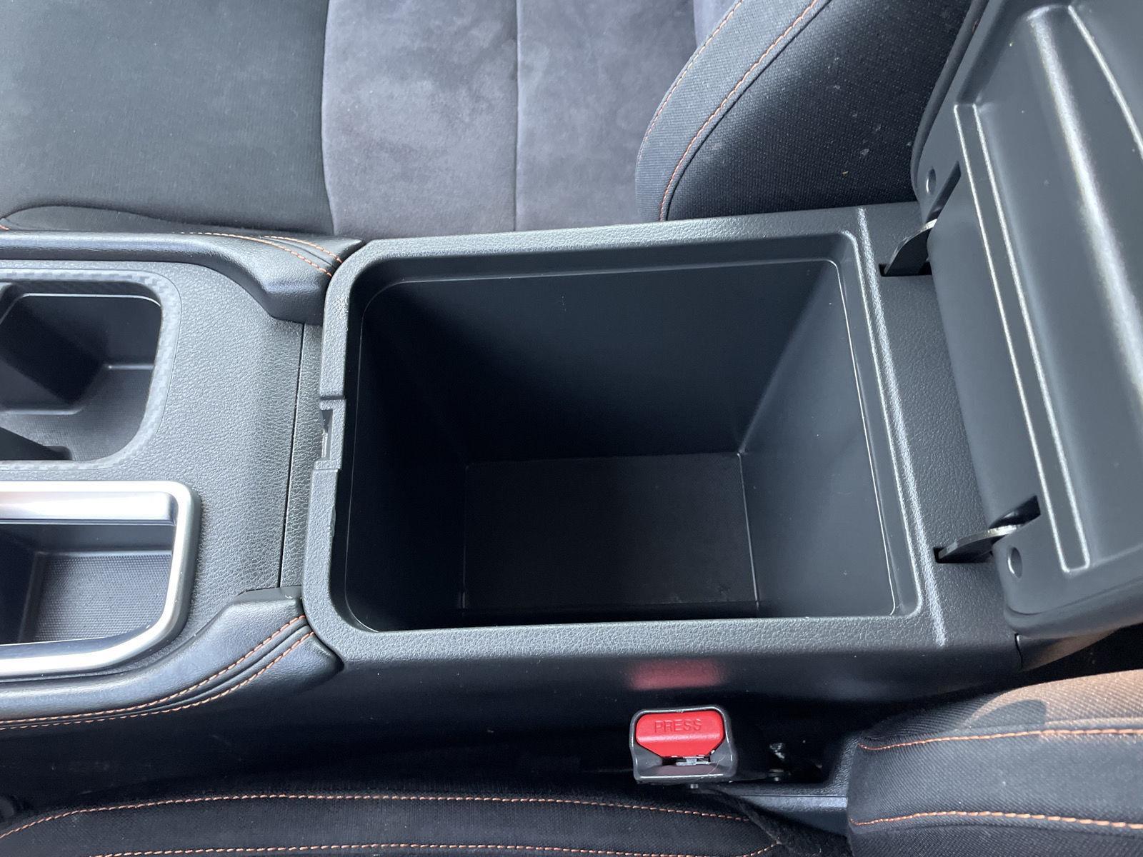 Vehicle photo 30