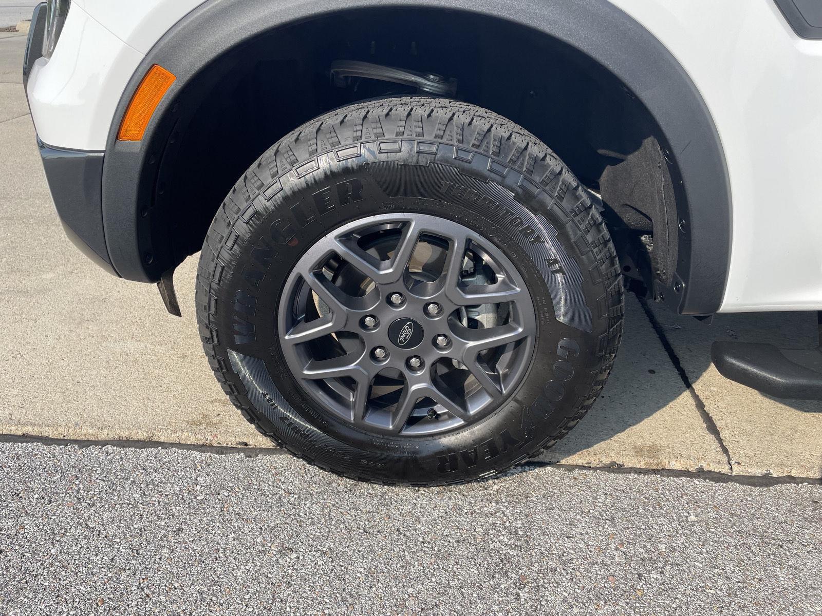Vehicle photo 10