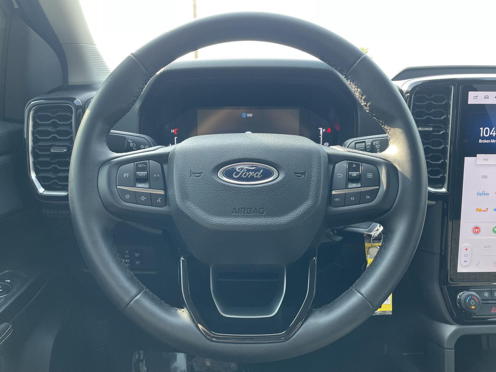 Vehicle photo 12