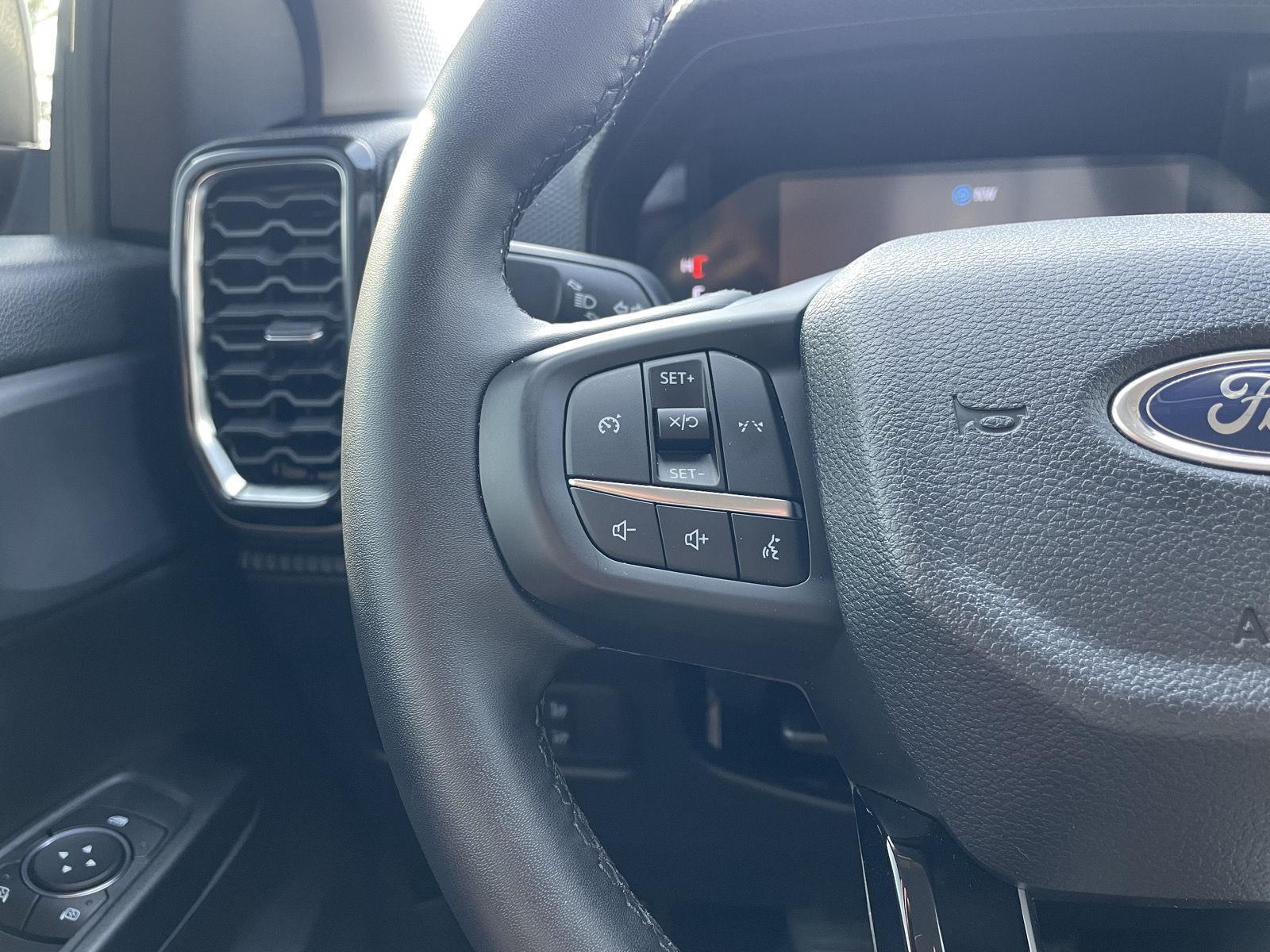 Vehicle photo 13