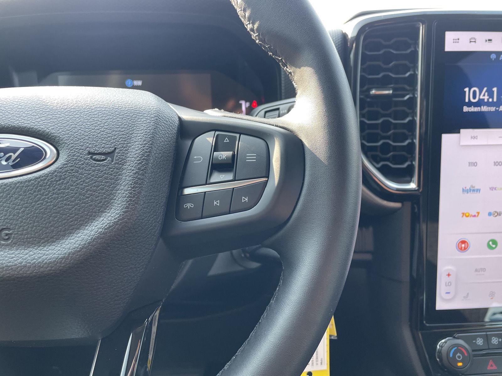Vehicle photo 14