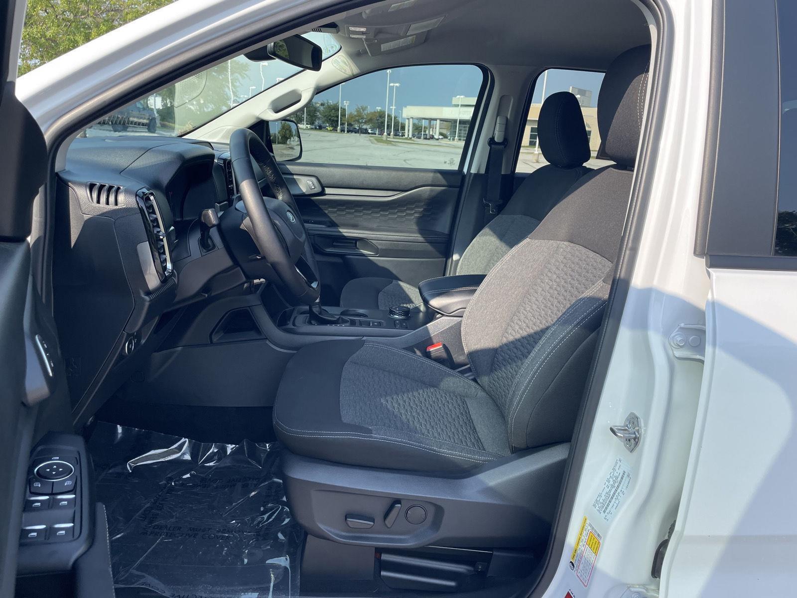 Vehicle photo 17