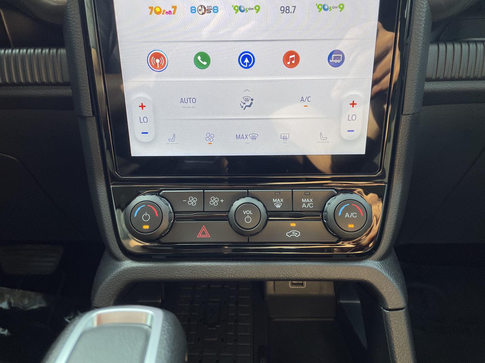 Vehicle photo 25
