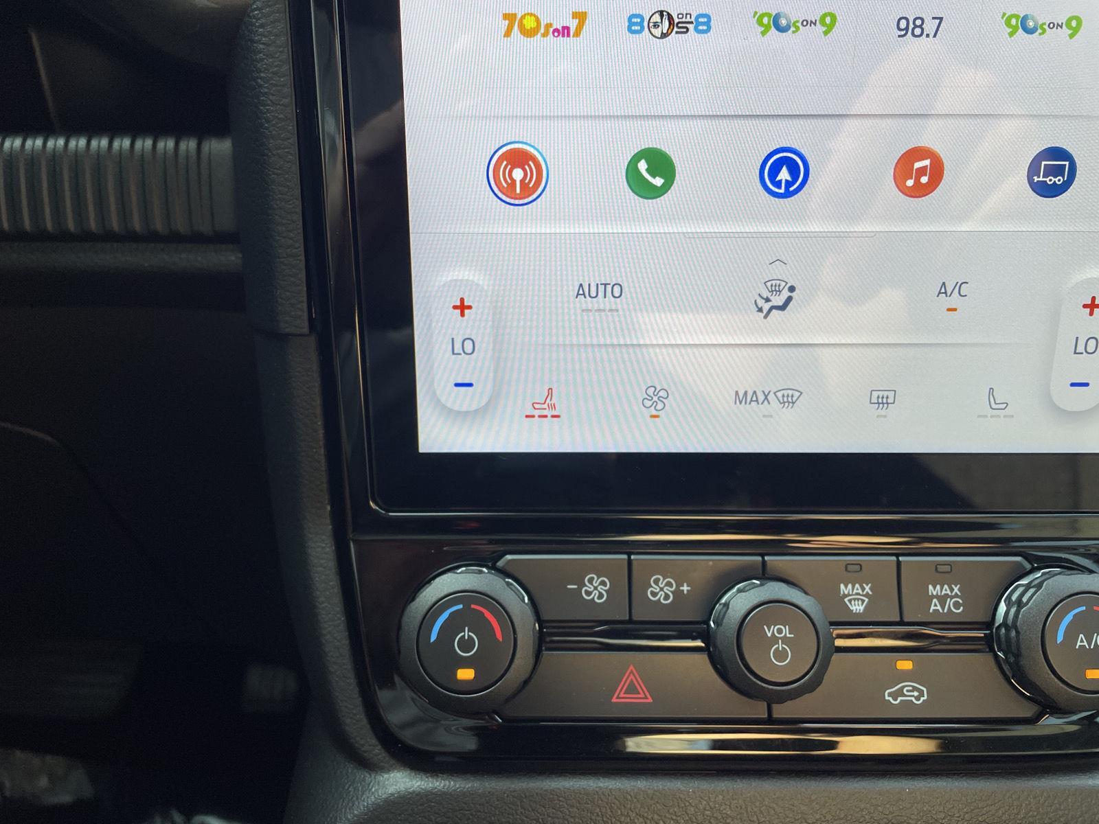 Vehicle photo 26