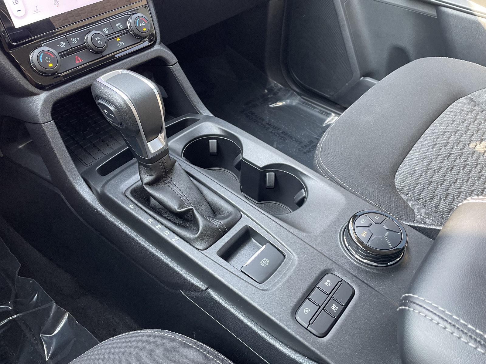Vehicle photo 29
