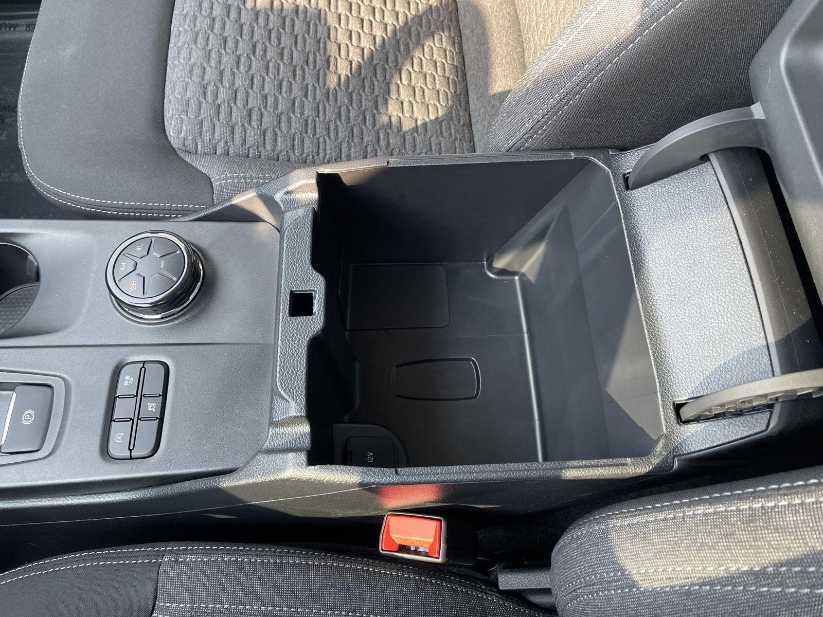 Vehicle photo 30