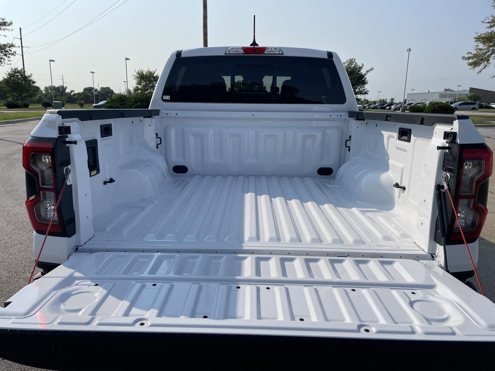Vehicle photo 34