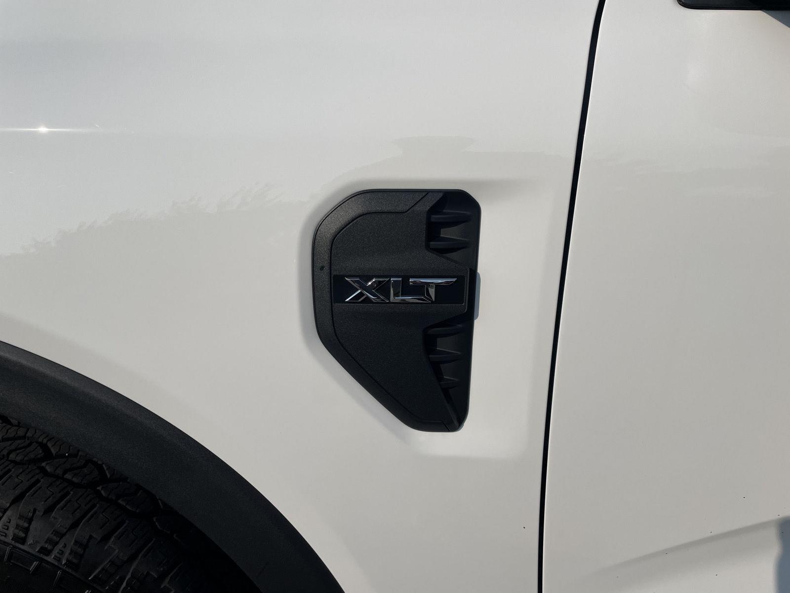 Vehicle photo 35