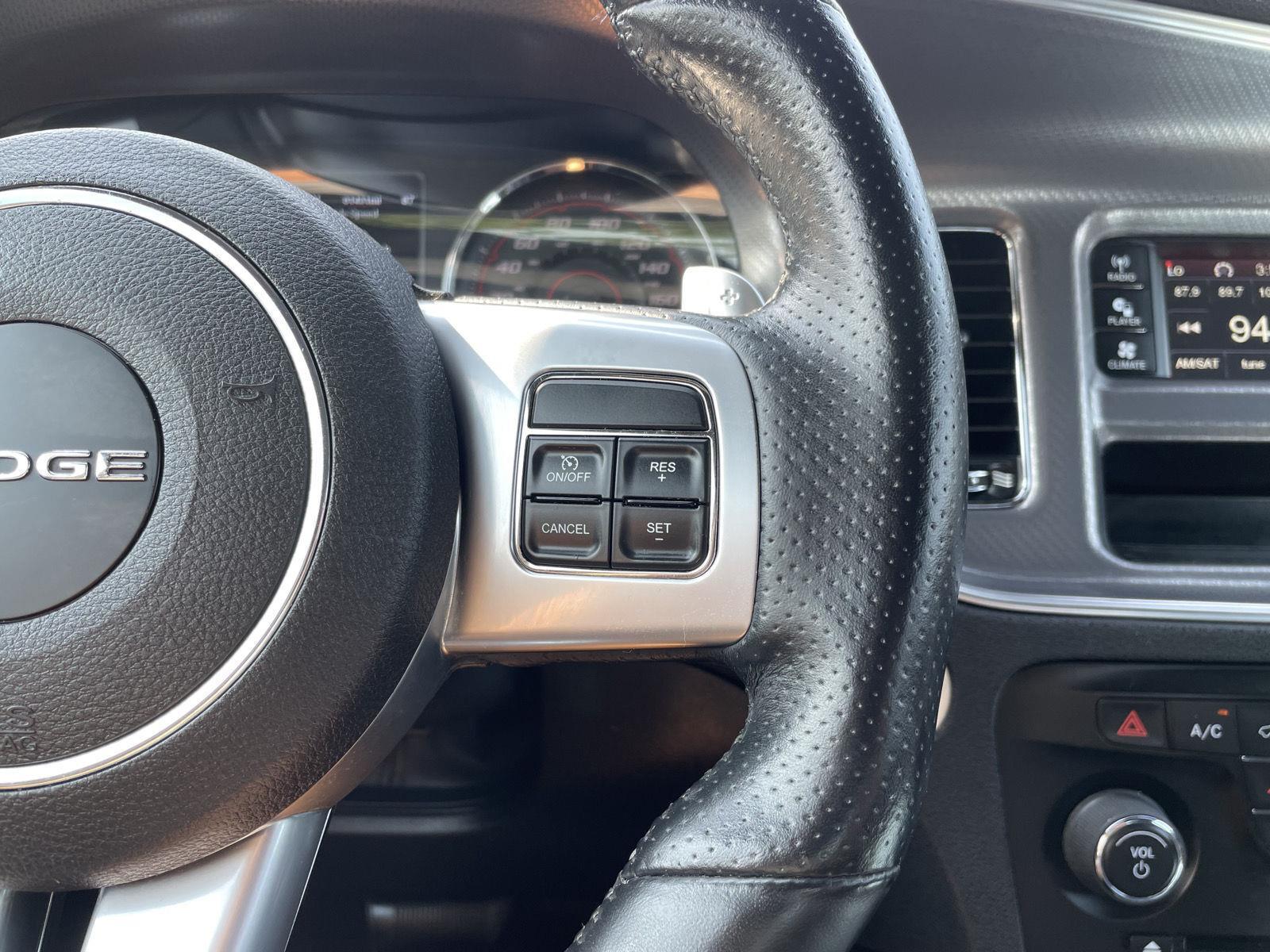 Vehicle photo 14
