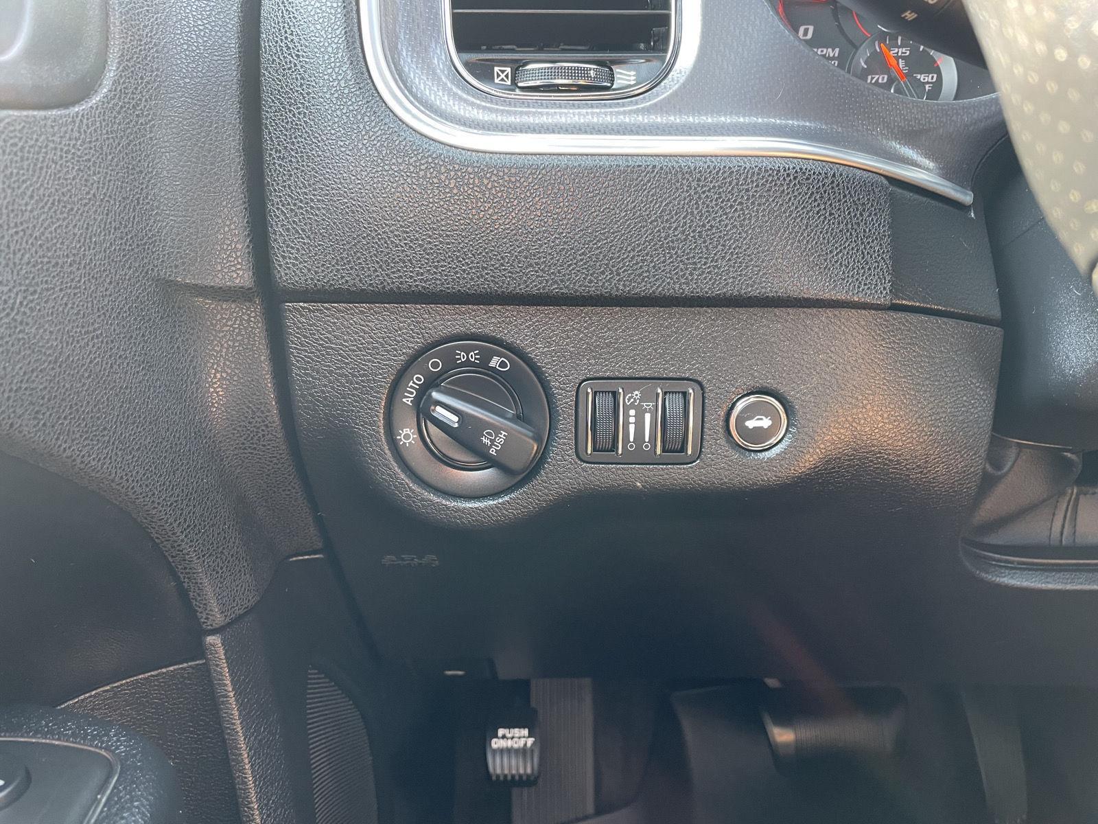 Vehicle photo 16