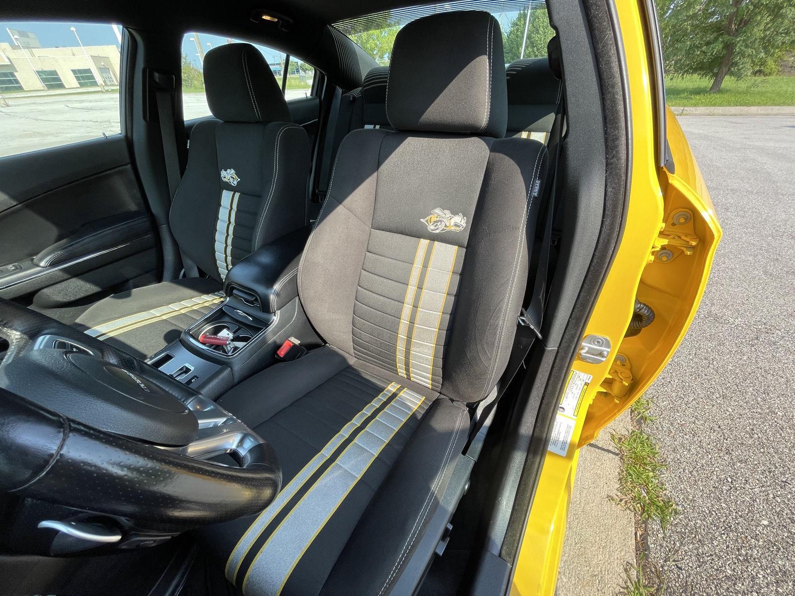 Vehicle photo 18