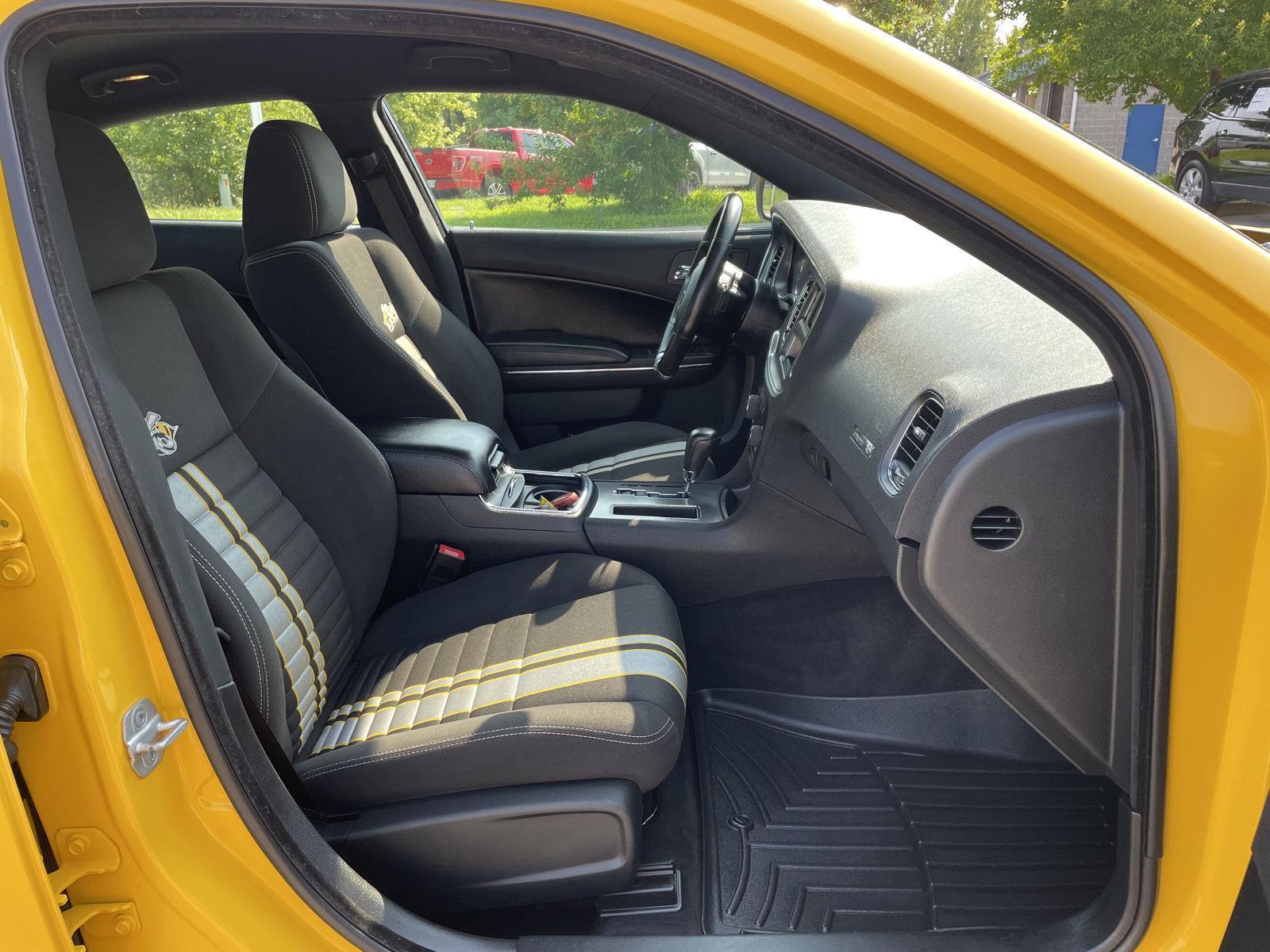 Vehicle photo 19