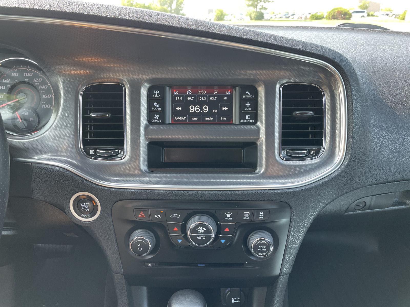 Vehicle photo 21
