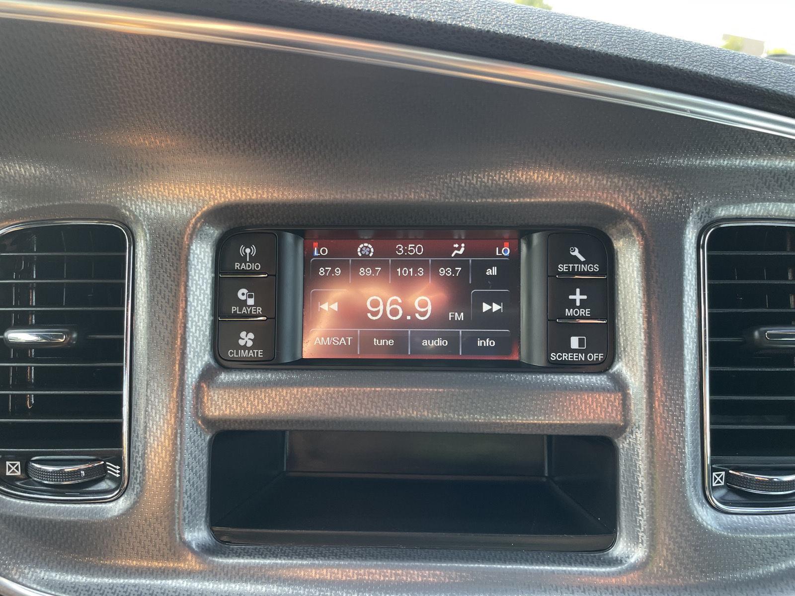 Vehicle photo 23